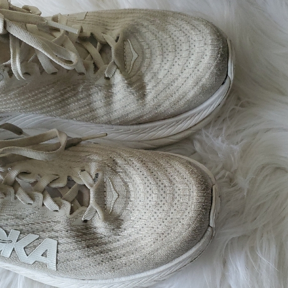 Hoka One One Mach5 Cream Athletic Shoes Lightweight Breathable Cushioned Sz 8.5B - Picture 2 of 10